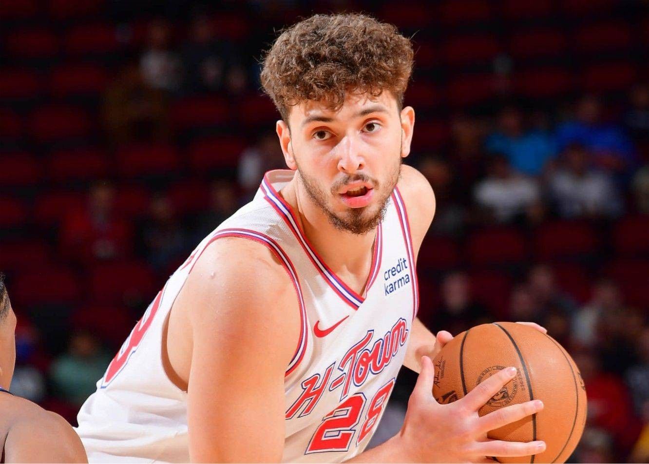 Os Rockets & Pistons assinalaram 16 violações no primeiro quarto, e Shen Jing e Cunningham cometeram 2 faltas