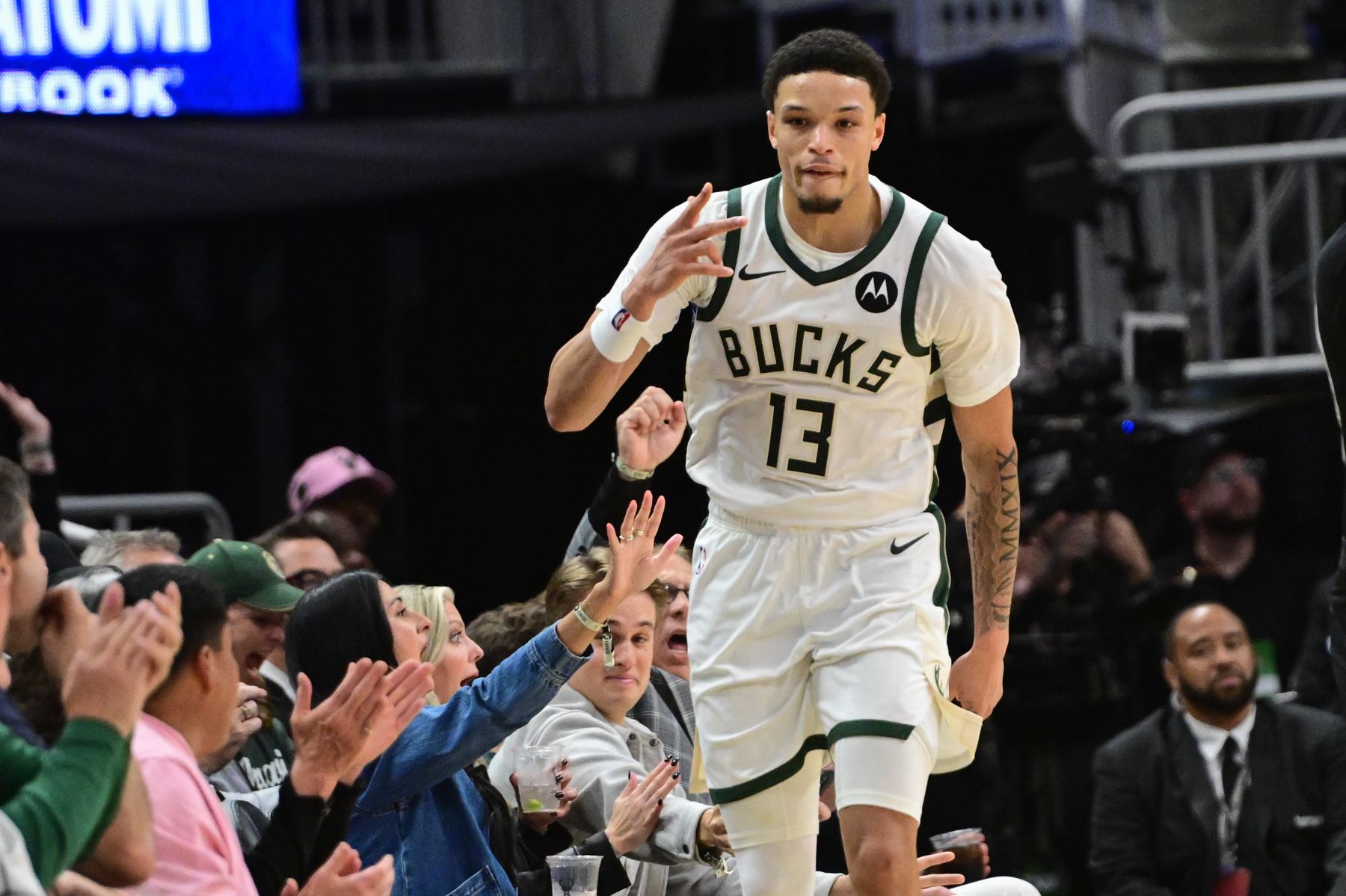 Tente o seu melhor! Antetokounmpo está ausente e Rollins marcou 25 pontos em 10 de 15 arremessos e 5 rebotes