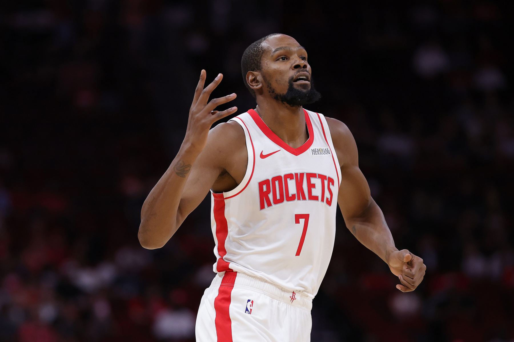 Durant acertou 12 de 19 arremessos e marcou 30 pontos e 5 rebotes, com um máximo ou menos de +37.