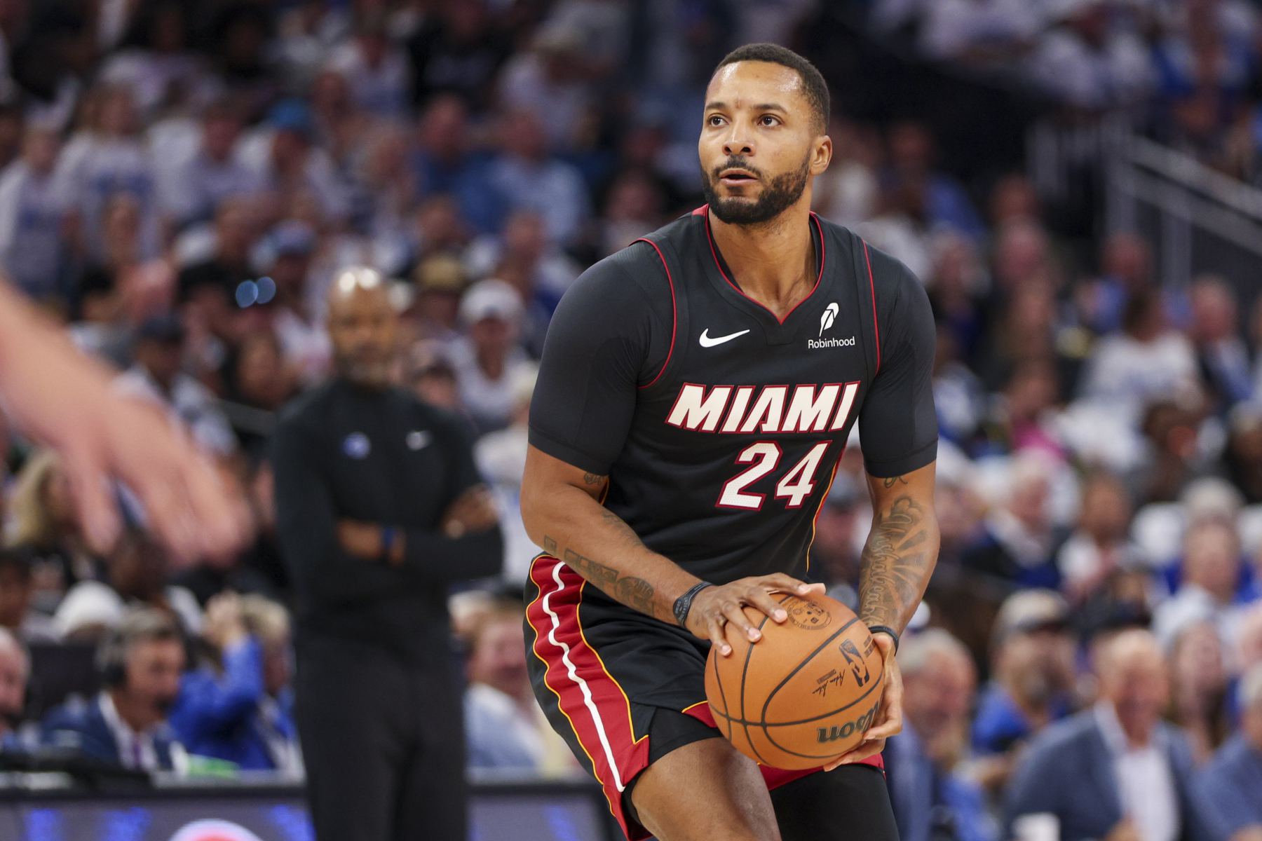 Powell marcou um total de 261 pontos nos primeiros dez jogos do Heat, ultrapassando James e ocupando o primeiro lugar na história do time.